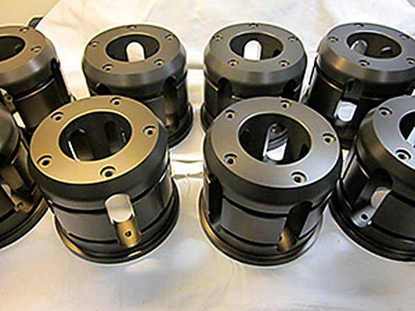 Serie gefräster Bauteile
